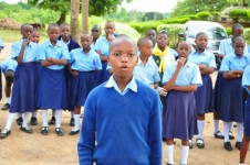  Mwanafunzi akisisitiza namna ya kujikinga na ugonjwa wa COVID 19 (Corona)