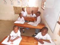  Watoto wakiwa darasani